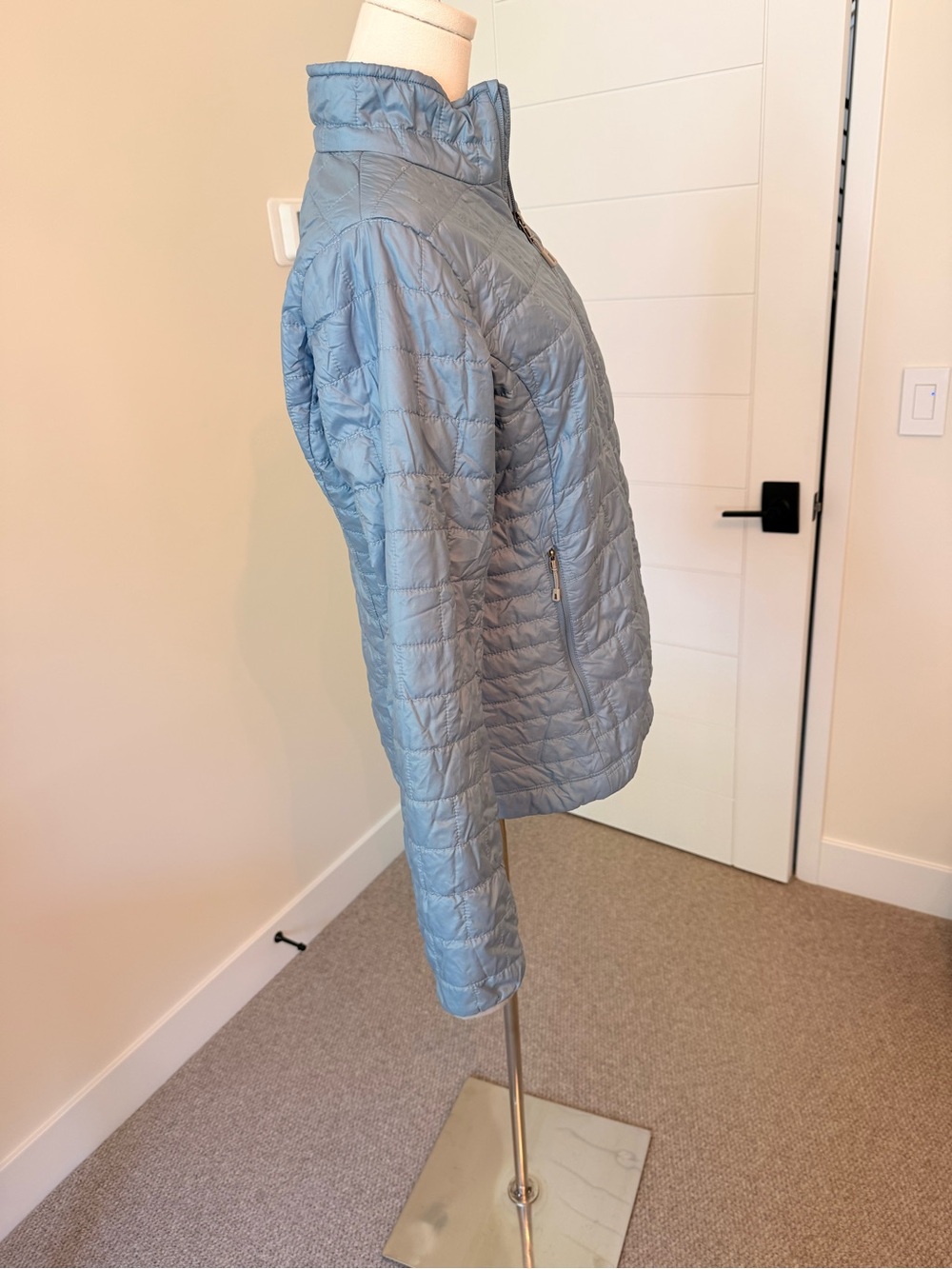 Patagonia Women's Pale Blue Quilted Puffer Jacket - Picture 2 of 9